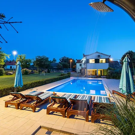 In With Outdoor Swimming Pool Holiday home Caporice